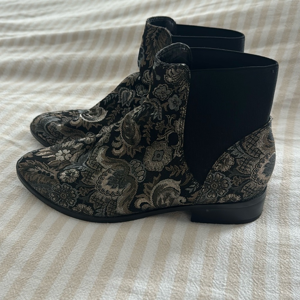Women’s ankle boots with a fun pattern